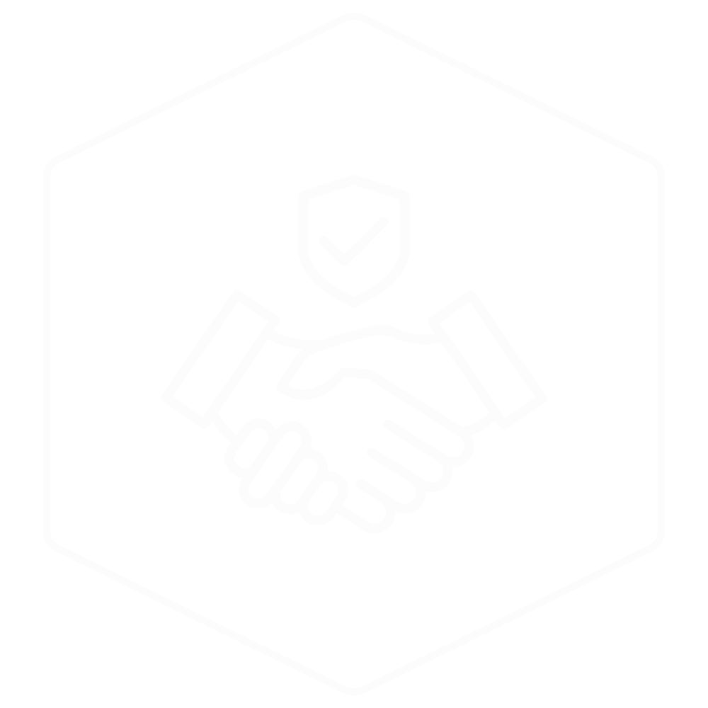 Symbol eines Händedrucks mit Schutzschild im Sechseck – steht für Vertrauen, Sicherheit und partnerschaftliche Zusammenarbeit bei Alma Dorfladen.